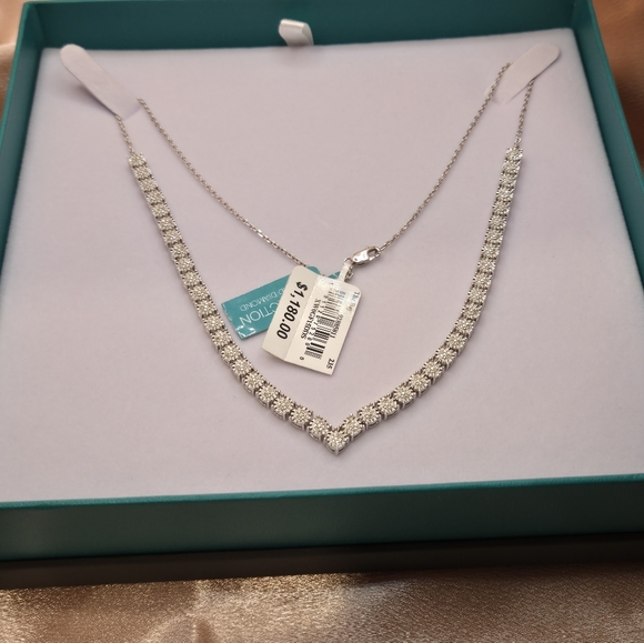Brand new sterling silver and diamonds necklace - Picture 4 of 6